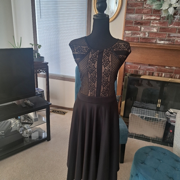 Clothes - Picture 3 of 4